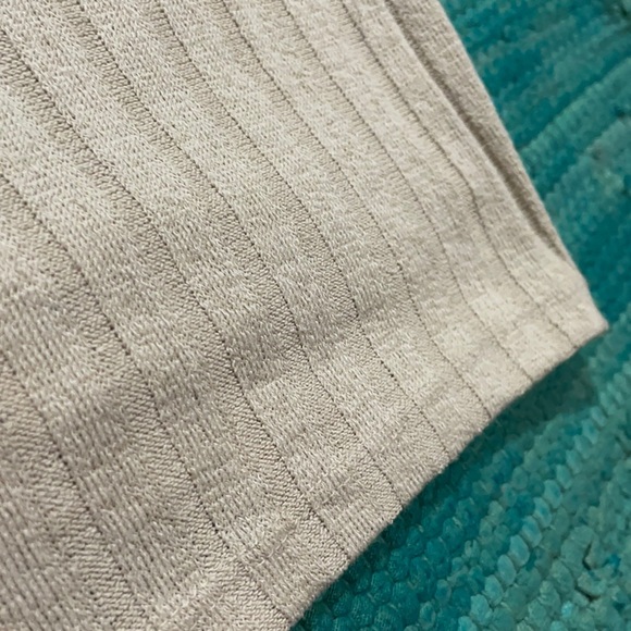 Rosie? 🎁ASOS | Bershka twist front crop top w/ cap sleeves - Picture 8 of 17